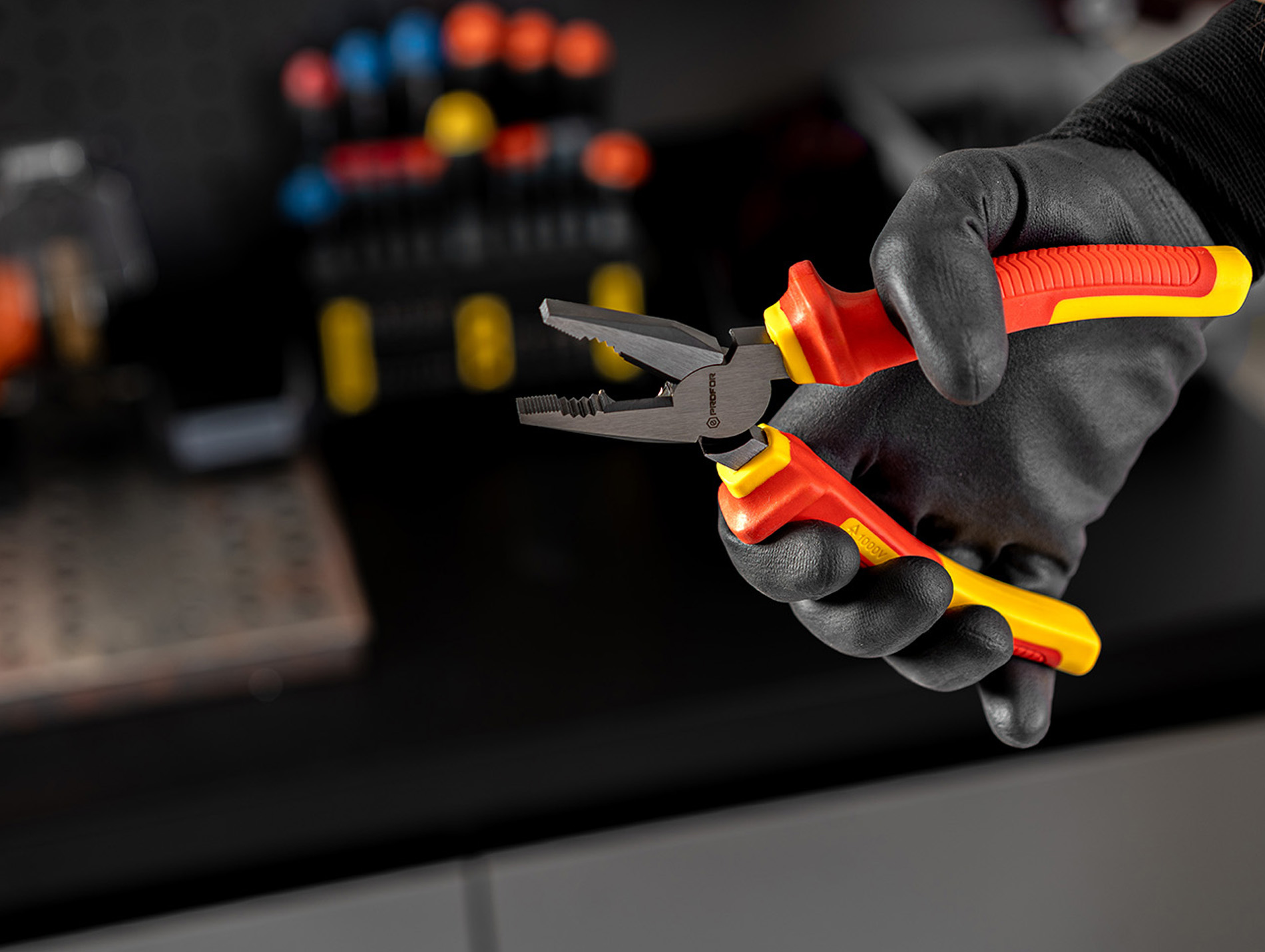 Pince universelle PROFOR 180mm isolée